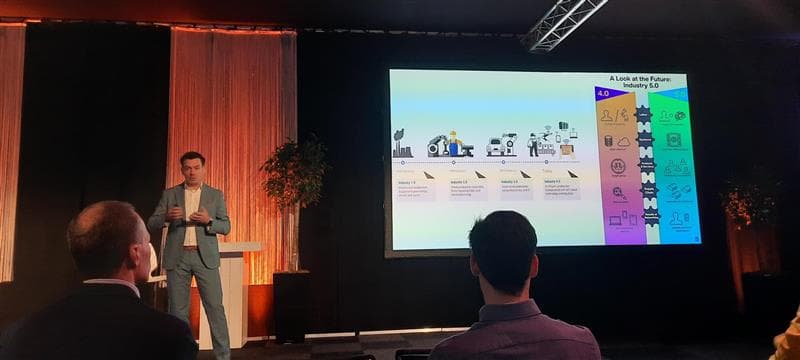 27634682-ab9b-43cf-93b2-63a0f636478f